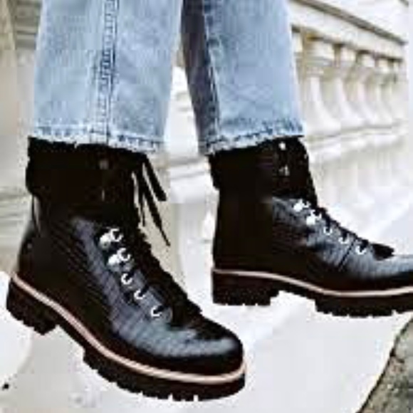 Clarks ORIANNA HIKER Black Leather Lace Up Hiking Winter Boots Ankle Booties 7.5 - Picture 2 of 16